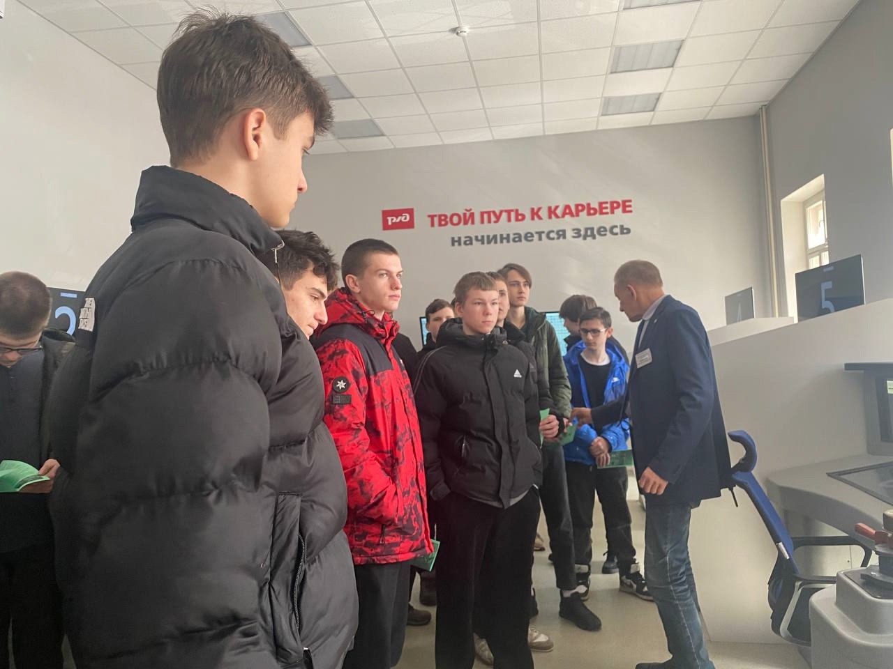 ЭКСКУРСИЯ В ЖЕЛЕЗНОДОРОЖНЫЙ ТЕХНИКУМ.
